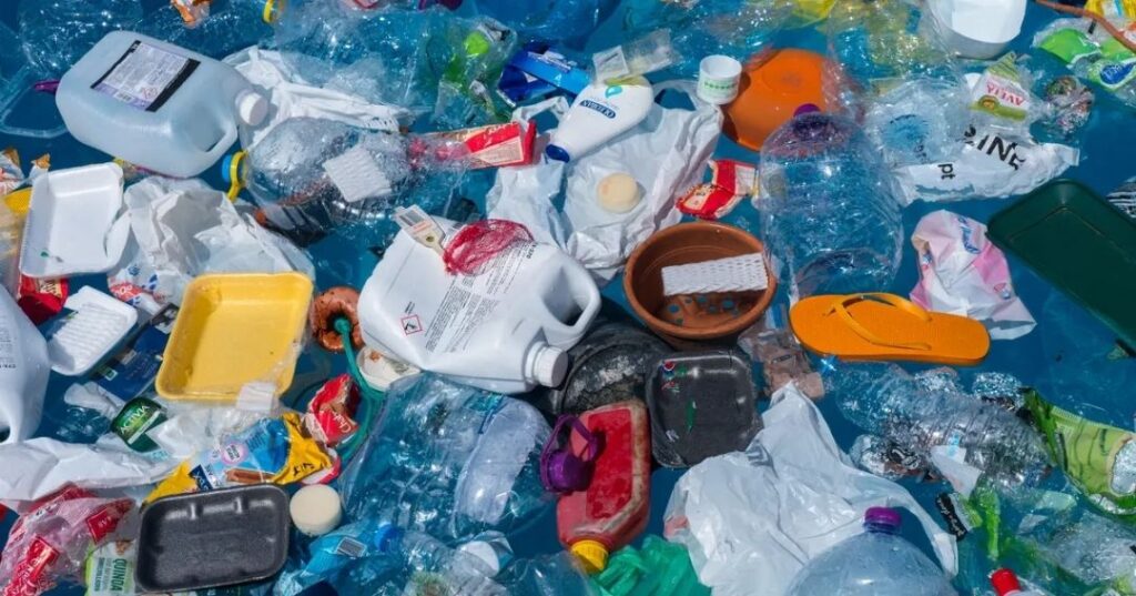 Grandes cambios en las botellas de plástico en California